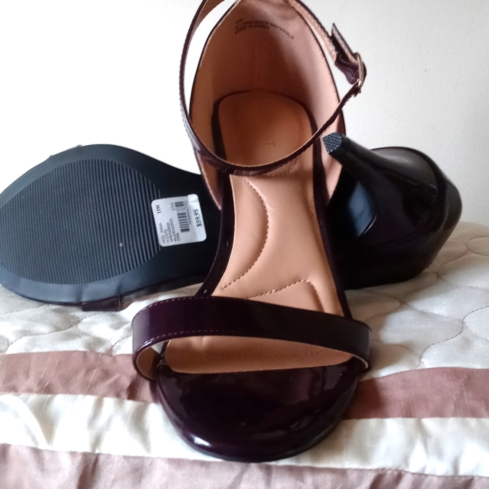 Sandals - Picture 2 of 3